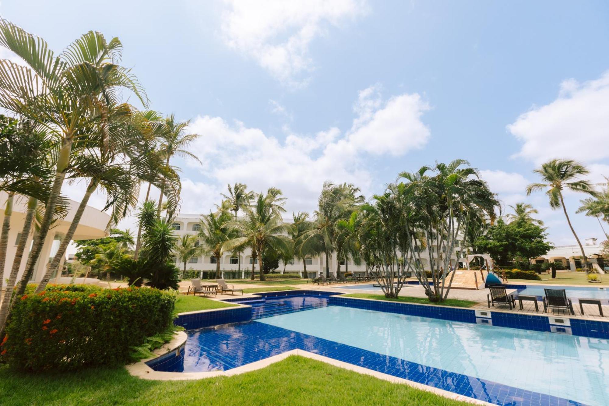 Hotel Blue Tree Towers Sao Luis Exterior foto A swimming pool in a resort in Punta Cana, Dominican Republic